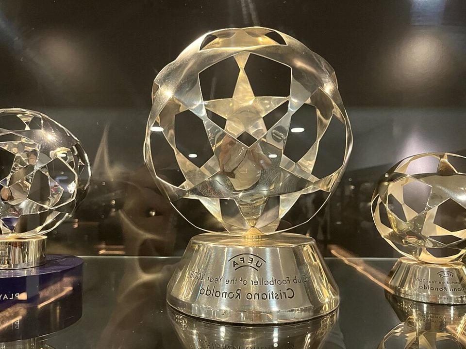 欧冠战术板：皇家马德里近阶段的高位压迫与后场出球细节